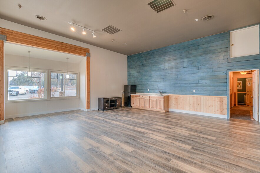 More Photos Of 64670 Strickler Ave, Bend Storefront For Sale