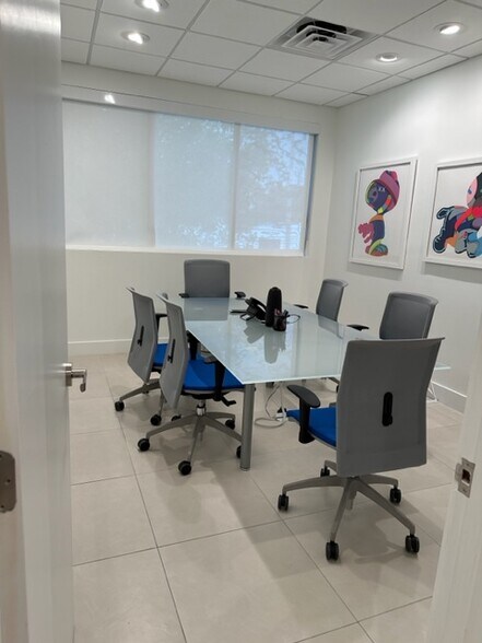 More Photos Of 335 Ne 61st St, Miami Flex For Lease