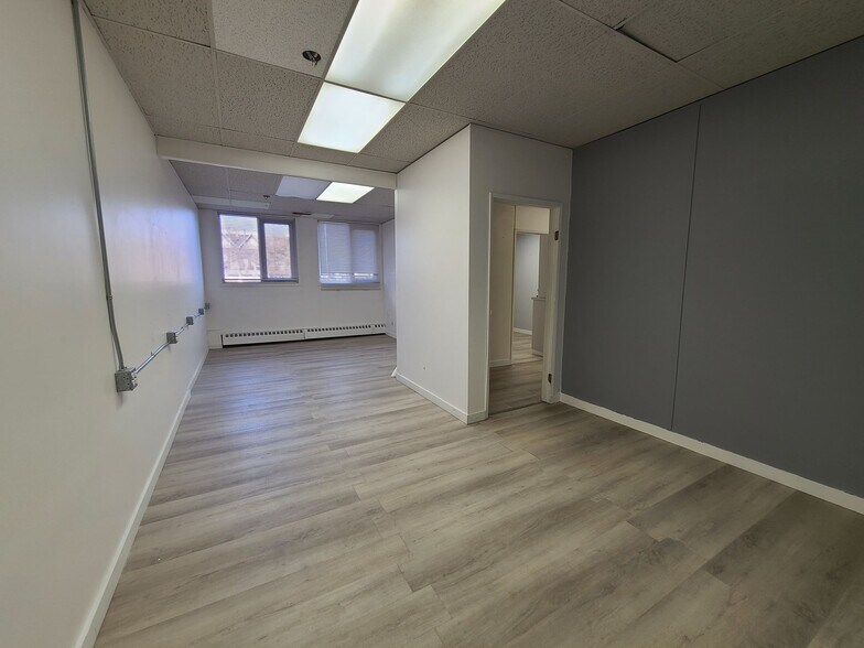 More Photos Of 10160 116th St NW, Edmonton Apartments For Lease