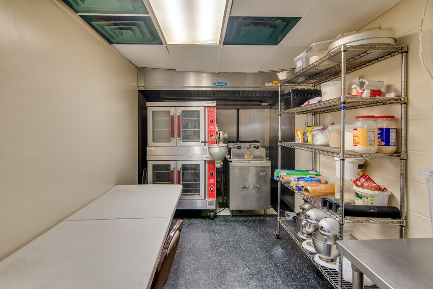 More Photos Of 285 S Outer Dr, Saginaw Restaurant For Sale