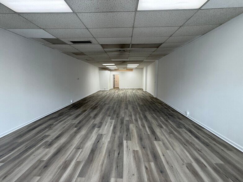 More Photos Of 814-850 Merrick Rd, Baldwin Storefront For Lease