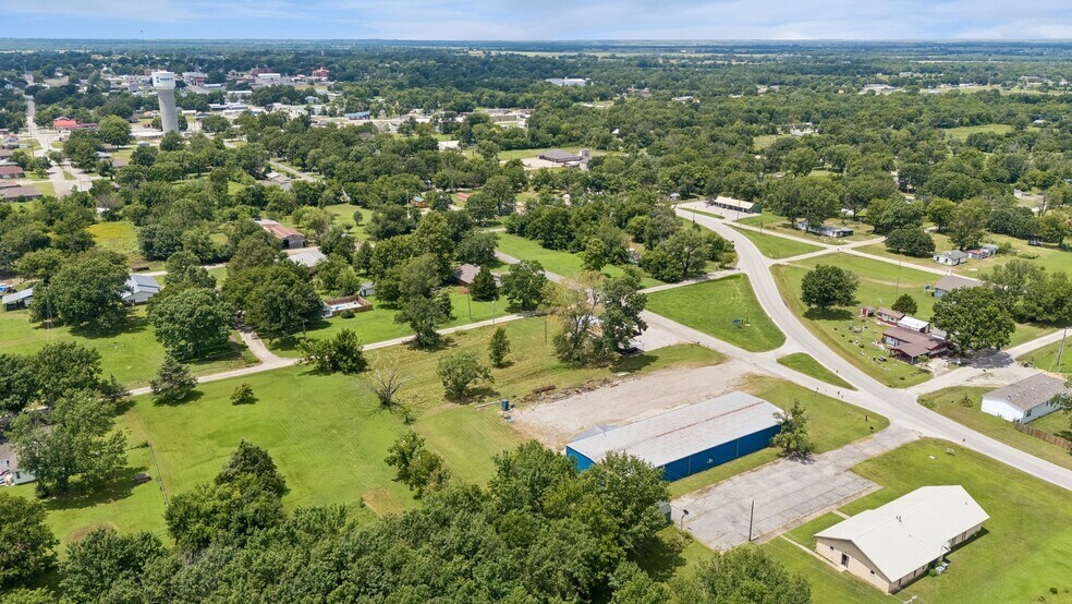 More Photos Of 1422 E Fairview Ave, Nowata Industrial For Sale
