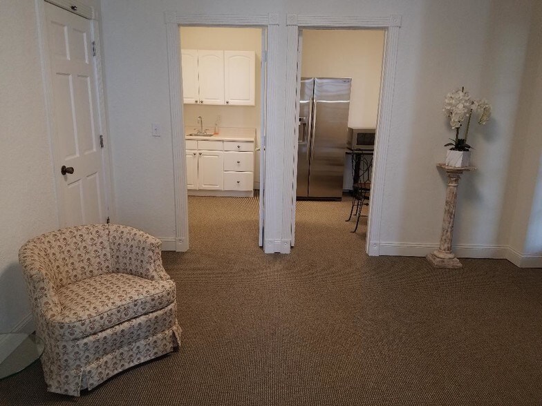 More Photos Of 7910 N Tamiami Trl, Sarasota Office For Lease
