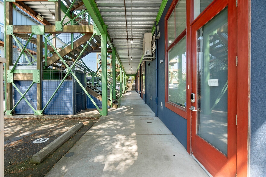 More Photos Of 325 NE Graham St, Portland Storefront Retail Residential For Sale