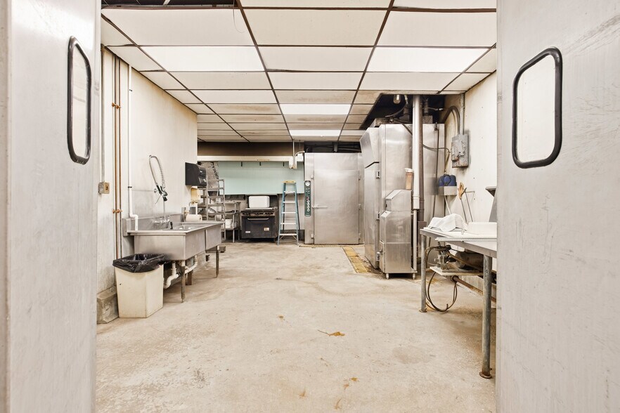 More Photos Of 1908 Water Level Rd, Somerset Specialty For Sale