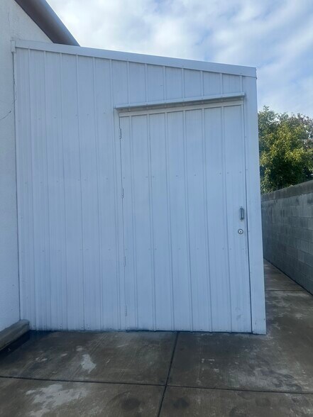 More Photos Of 121 N Dillon Ave, San Jacinto Office For Sale