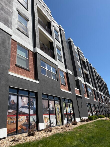 More Photos Of 800 W Hovey St, Normal Apartments For Lease