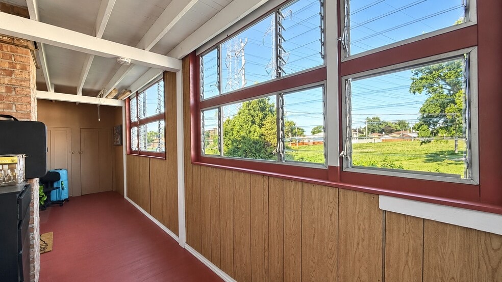 More Photos Of 8047 W Foster Ln, Niles Apartments For Sale
