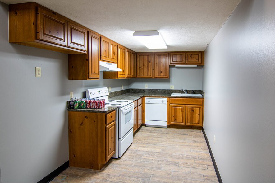 More Photos Of 1968 E Chestnut Expy, Springfield Office For Lease