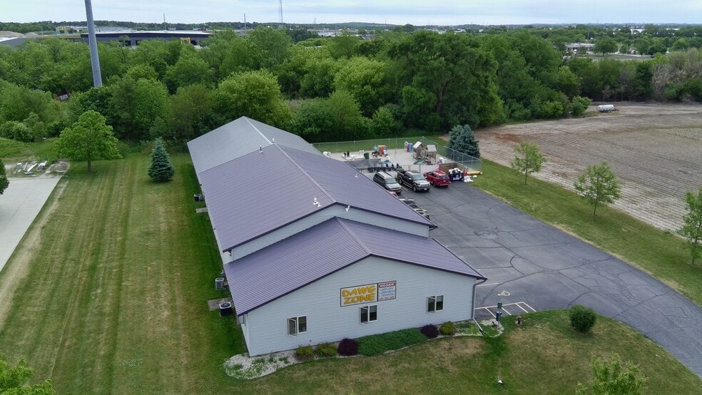 More Photos Of 4030 Commercial Dr, Janesville Manufacturing For Sale