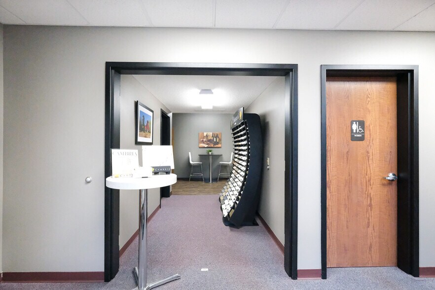 More Photos Of 40 Good Counsel Dr, Mankato Office For Sale