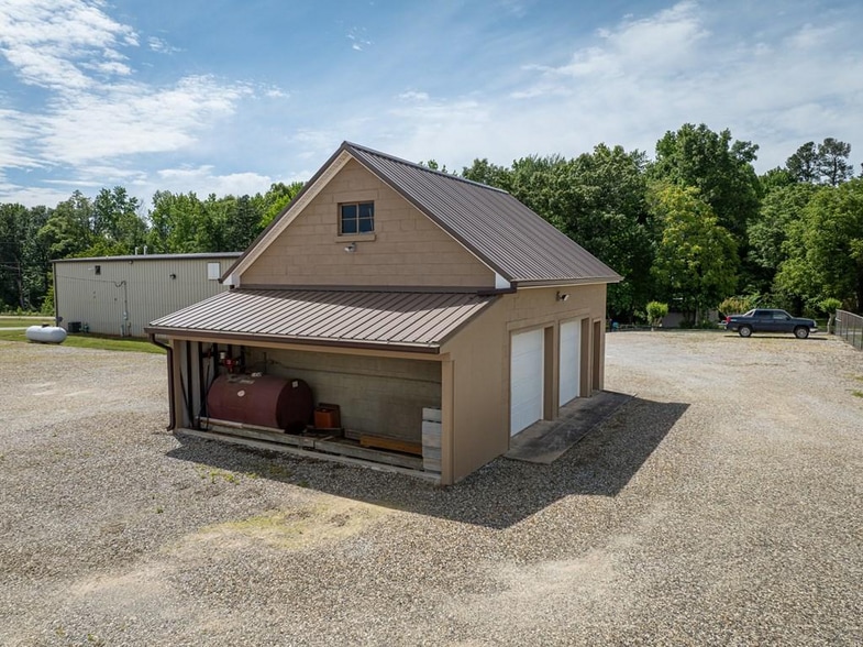 More Photos Of 471 Osborne St, Keysville Warehouse For Sale