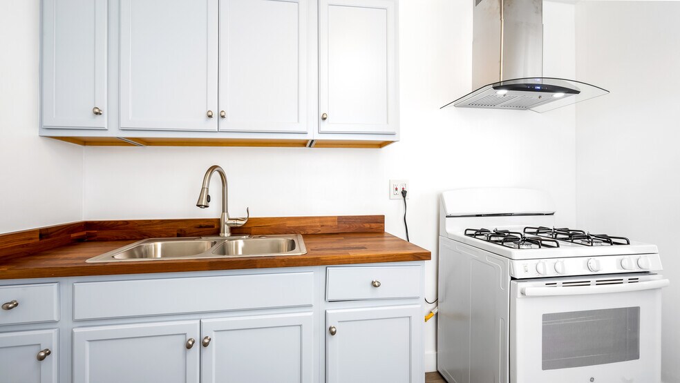 More Photos Of 10974 S Figueroa St, Los Angeles Apartments For Sale