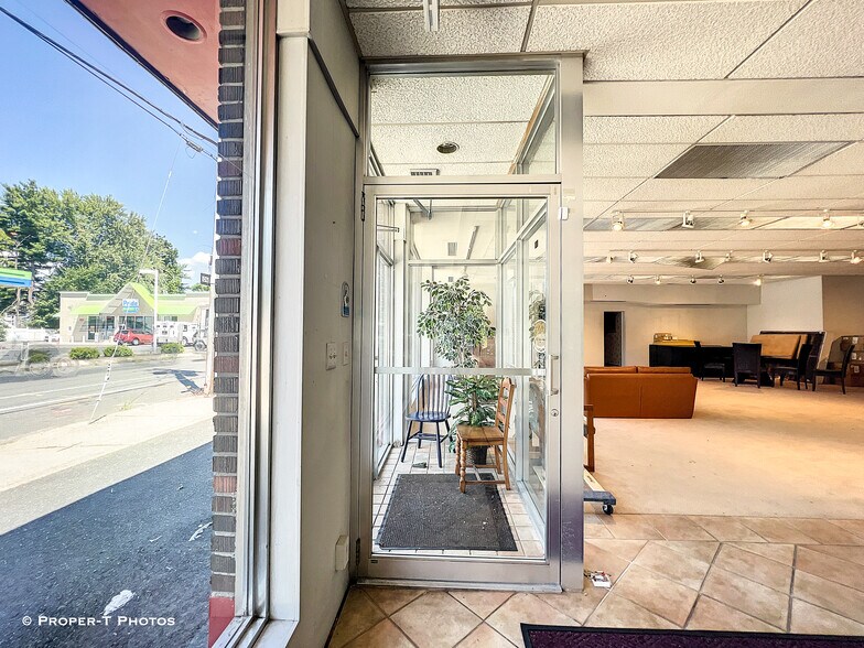 More Photos Of 1594 Dwight St, Holyoke Freestanding For Lease