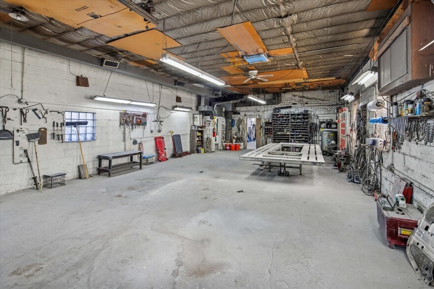 More Photos Of 5840 S Western Ave, Chicago Auto Repair For Sale