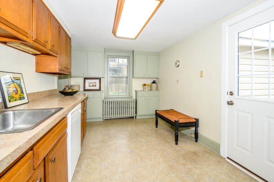 More Photos Of 69 E Oakland Ave, Doylestown Office For Sale