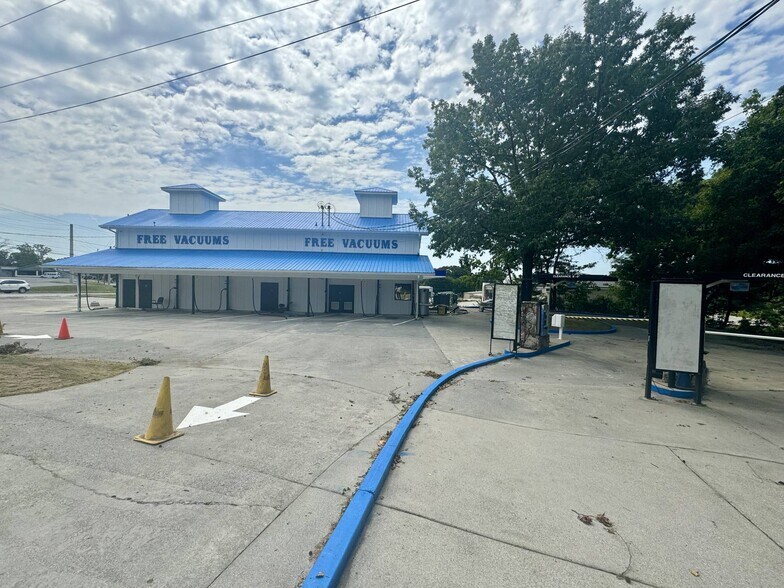 More Photos Of 601 S Wall St, Calhoun General Retail For Sale