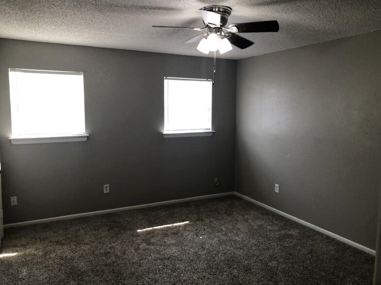 More Photos Of 402-418 N 10th St, Nederland Apartments For Sale