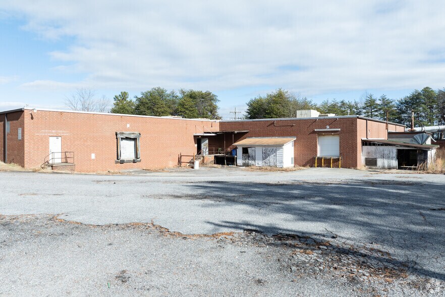 More Photos Of 980 3rd Ave SE, Hickory Warehouse For Lease