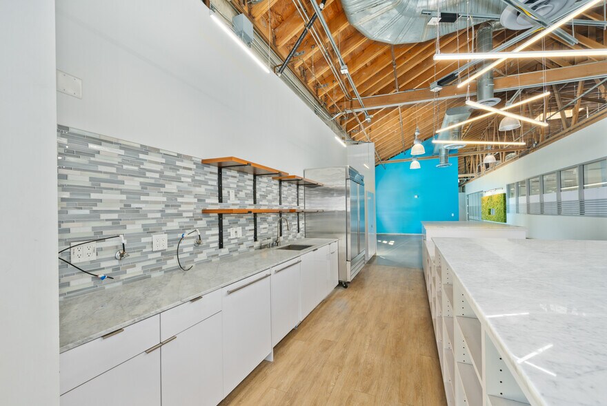 More Photos Of 10567 Jefferson Blvd, Culver City Loft Creative Space For Lease