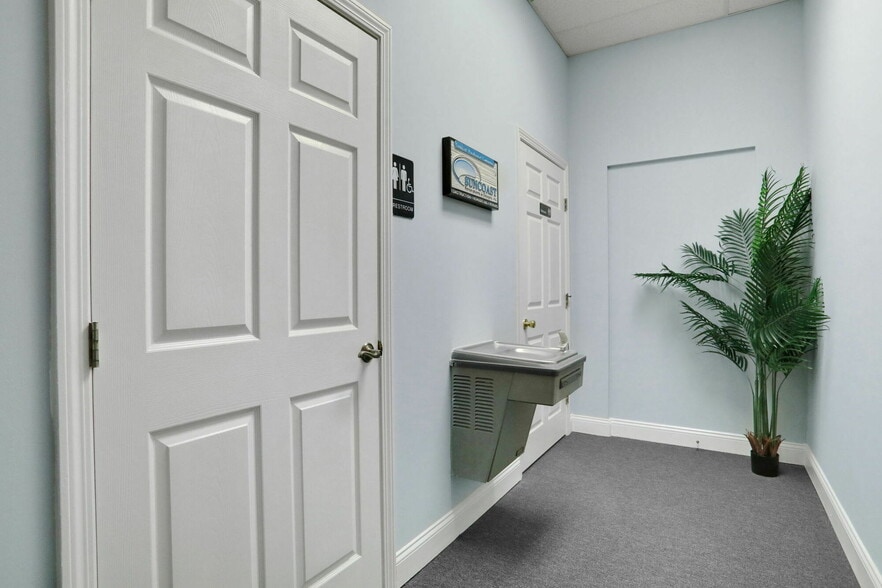 More Photos Of 12428 San Jose Blvd, Jacksonville Office For Sale