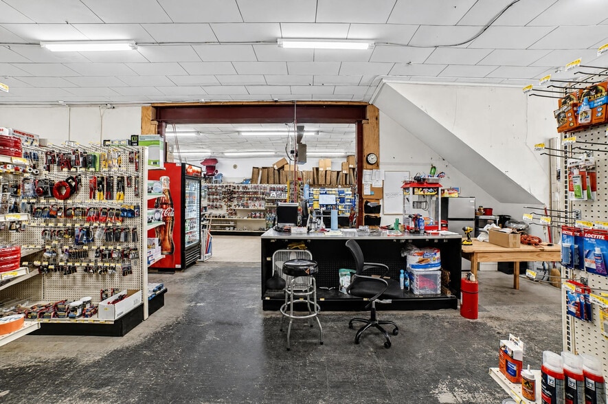 More Photos Of 36 Church St N, Jeffersonville Light Manufacturing For Sale