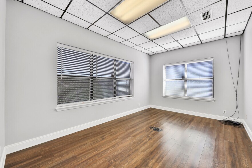 More Photos Of 2865 Plummer Cove Rd, Jacksonville Office For Sale