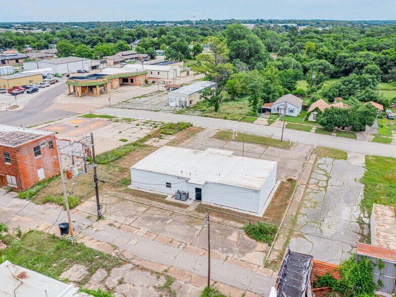 More Photos Of 111 N 4th St, Seminole Office For Sale