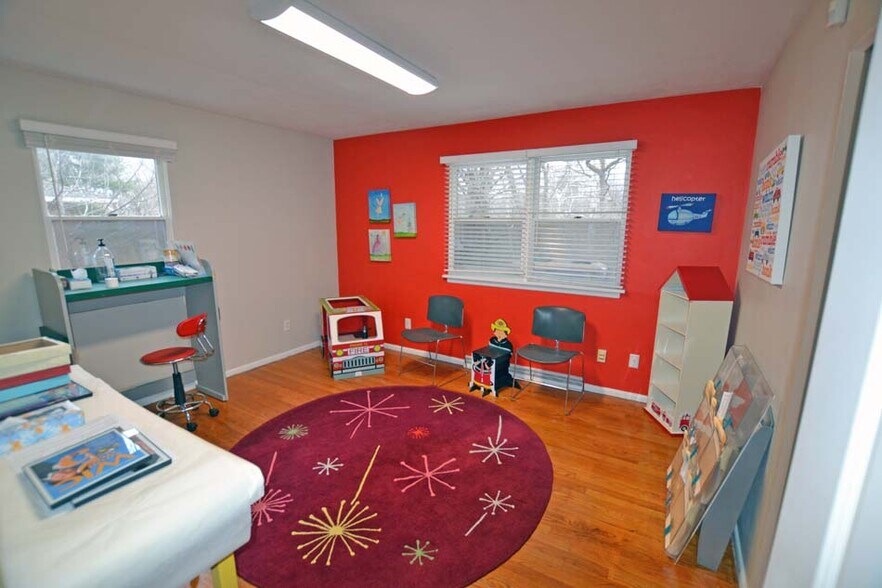 More Photos Of 3214 N Illinois St, Swansea Medical For Sale