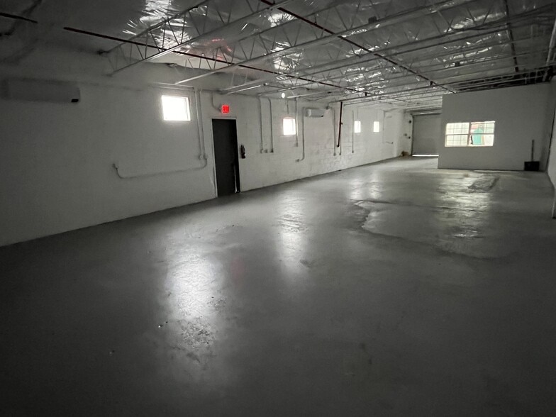 More Photos Of 876 W Main St, Spartanburg Service For Sale
