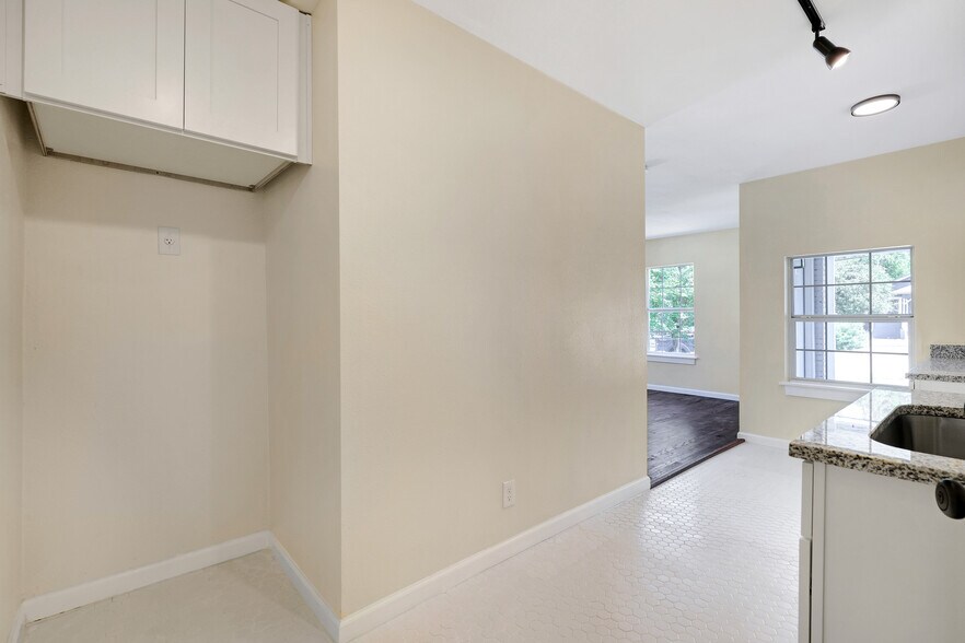 More Photos Of 834 W Russell Pl, San Antonio Apartments For Sale