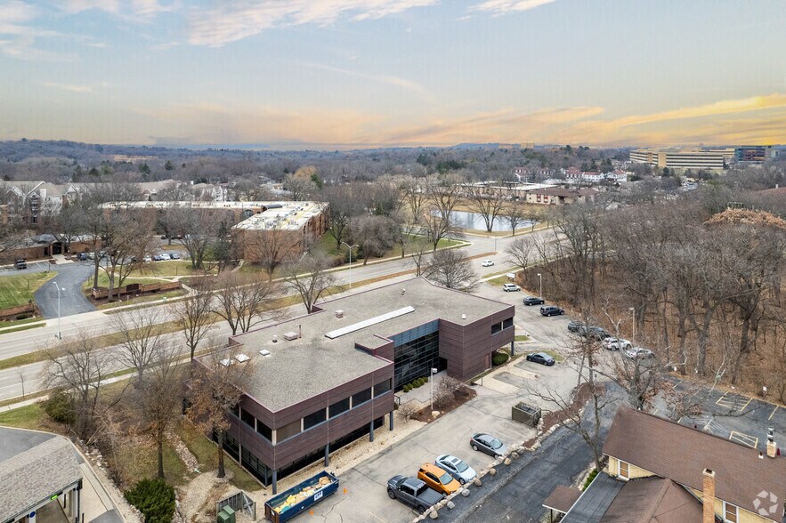 More Photos Of 6411 Mineral Point Rd, Madison Office For Lease