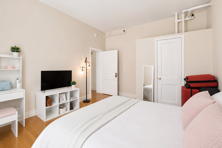 More Photos Of 35 Union St, New London Apartments For Sale