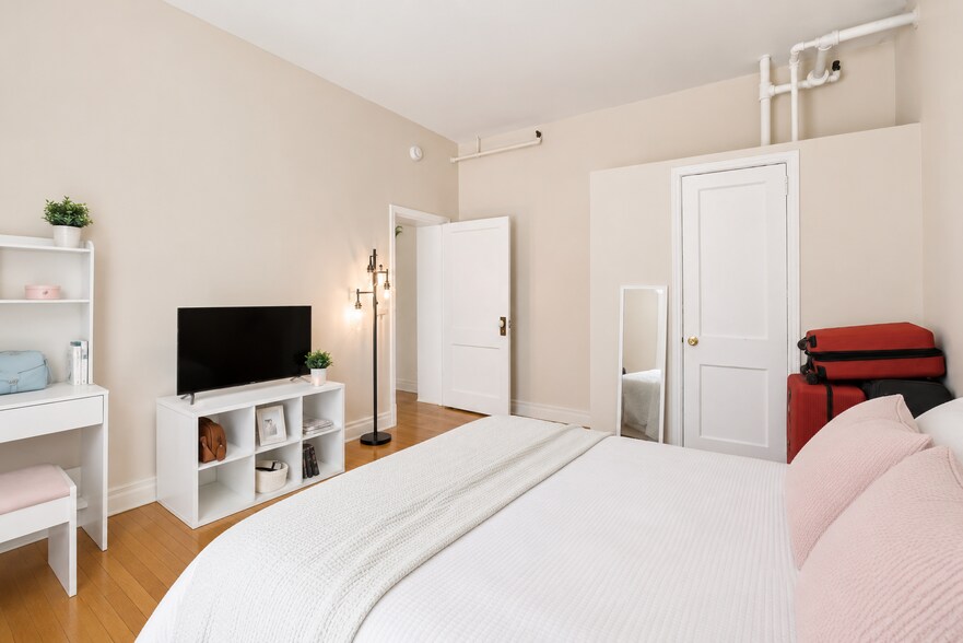 More Photos Of 35 Union St, New London Apartments For Sale