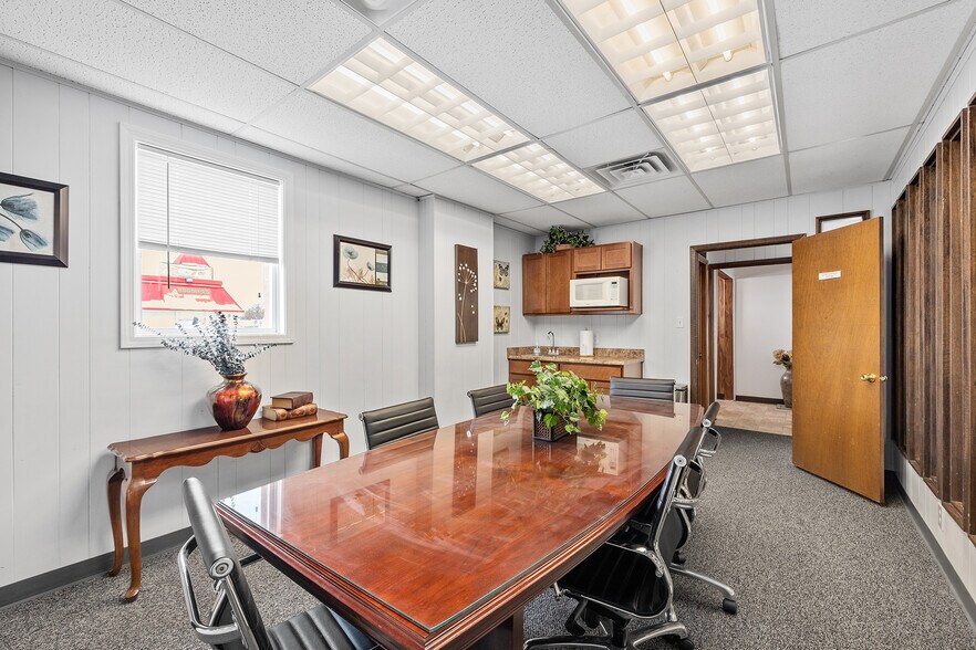 More Photos Of 813 E Lincolnway, Cheyenne Office For Sale