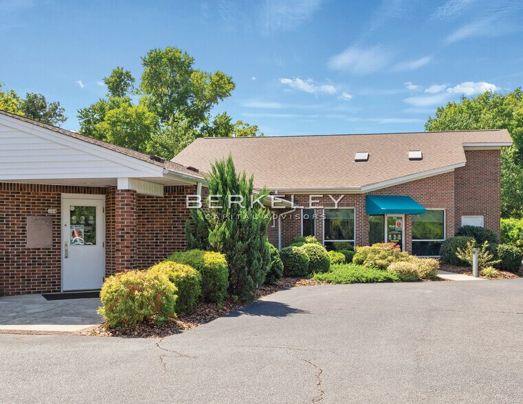 More Photos Of 304 E Saunders St, Carthage Healthcare For Sale