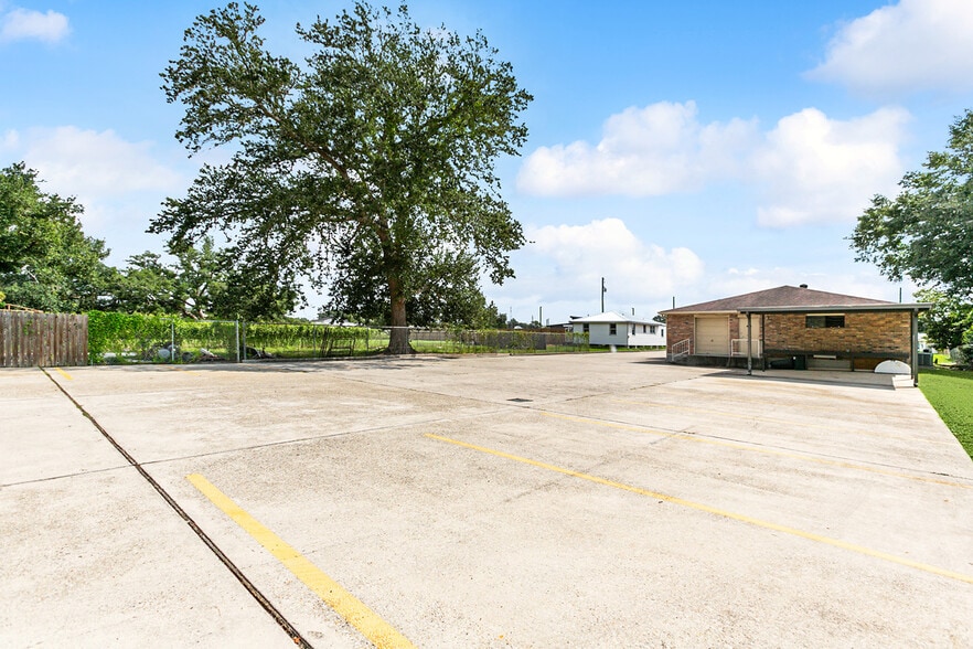 More Photos Of 8656 Highway 23, Belle Chasse Office For Sale