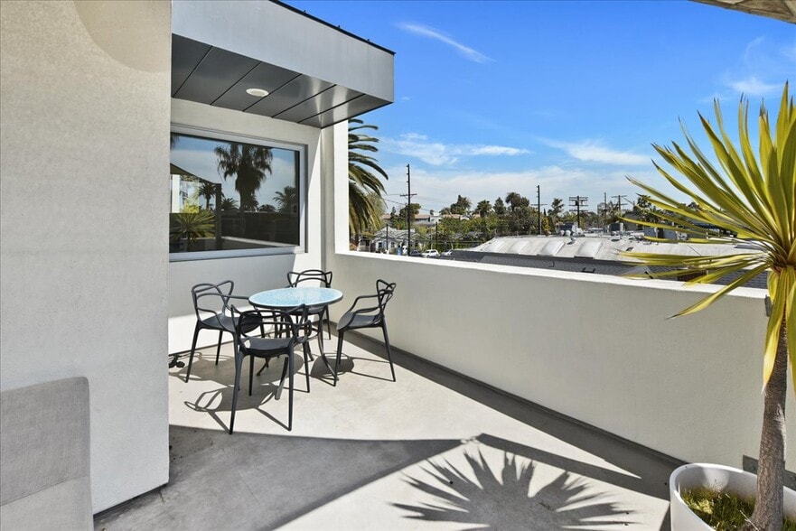 More Photos Of 1319 Abbot Kinney Blvd, Venice Loft Creative Space For Lease