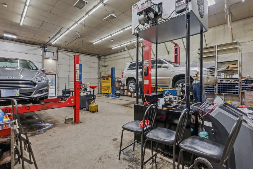 More Photos Of 1973 Victory Hwy, Glendale General Retail For Sale