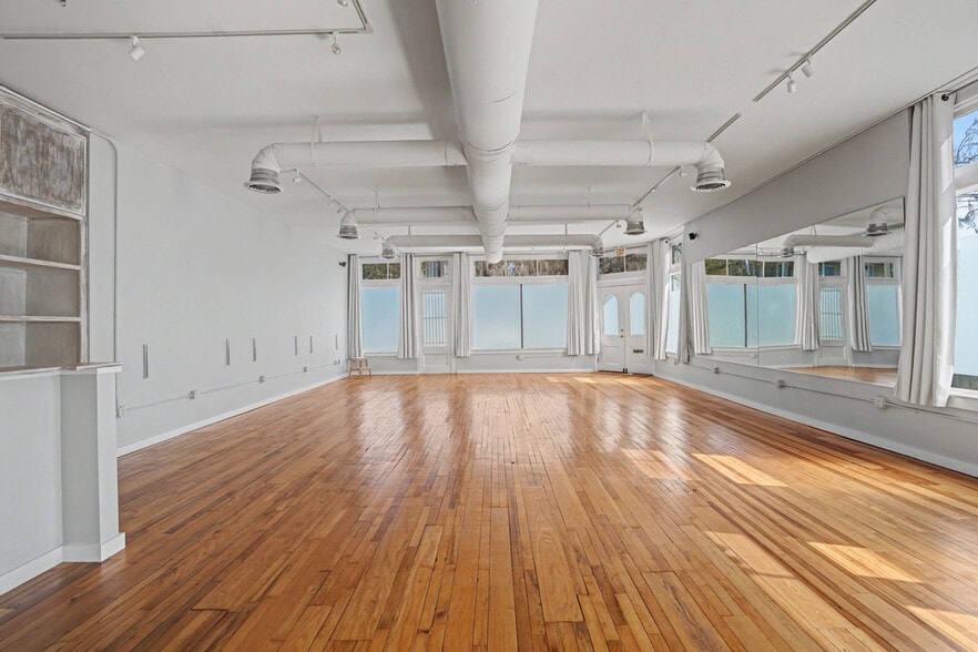 More Photos Of 2323 Barnard St, Savannah Storefront Retail Office For Lease