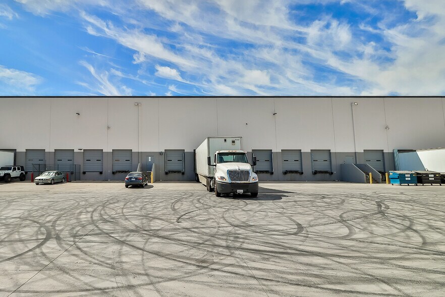 More Photos Of 13949 Balboa Blvd, Sylmar Warehouse For Lease
