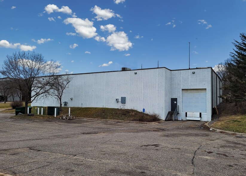 More Photos Of 400 Commerce Ct, Vadnais Heights Manufacturing For Sale