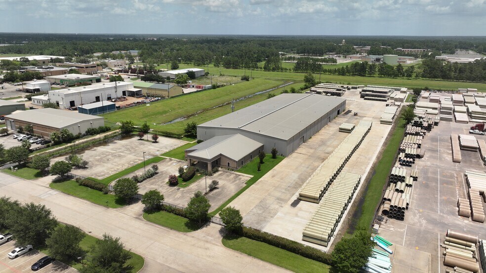 More Photos Of 19300 Oil Center Blvd, Houston Warehouse For Lease
