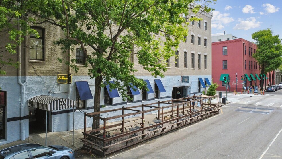 More Photos Of 746 Tchoupitoulas St, New Orleans General Retail For Sale