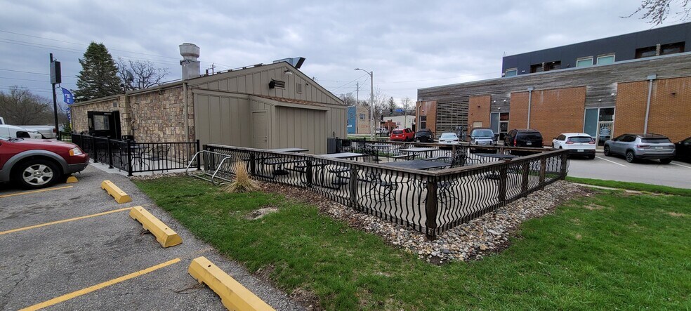 More Photos Of 1930 SE 6th St, Des Moines Restaurant For Sale
