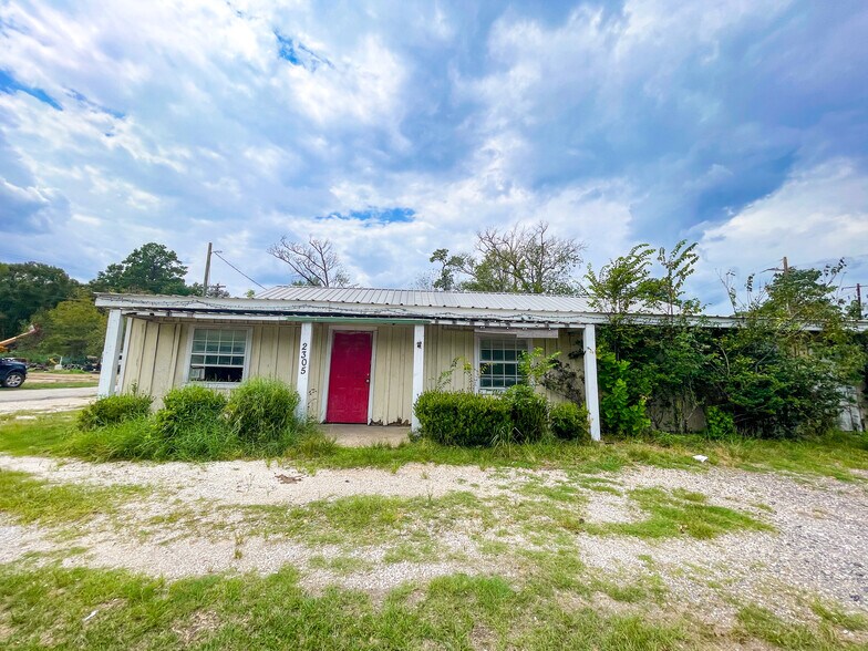 More Photos Of 2305 N Main St, Vidor Flex For Sale