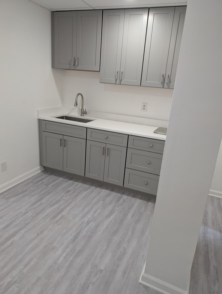 More Photos Of 8607-8609 2nd Ave, Silver Spring Medical For Sale