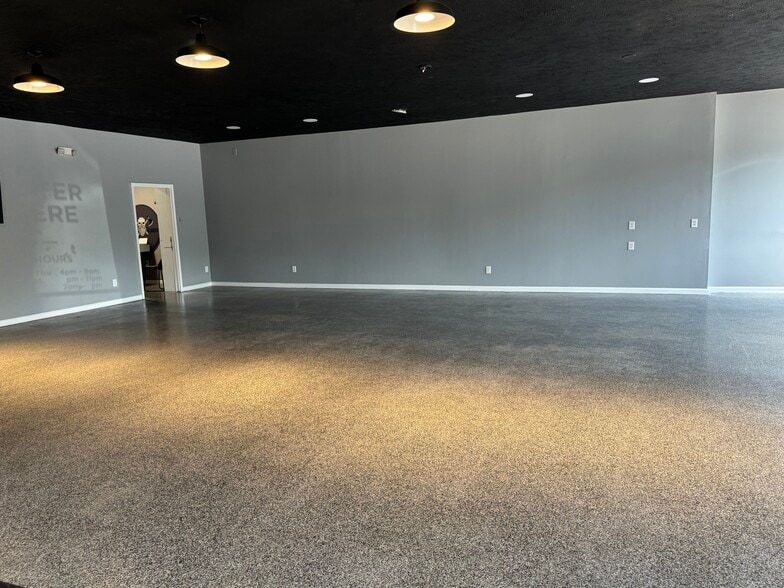More Photos Of 903 Riverside Dr, Columbia Storefront Retail Office For Lease
