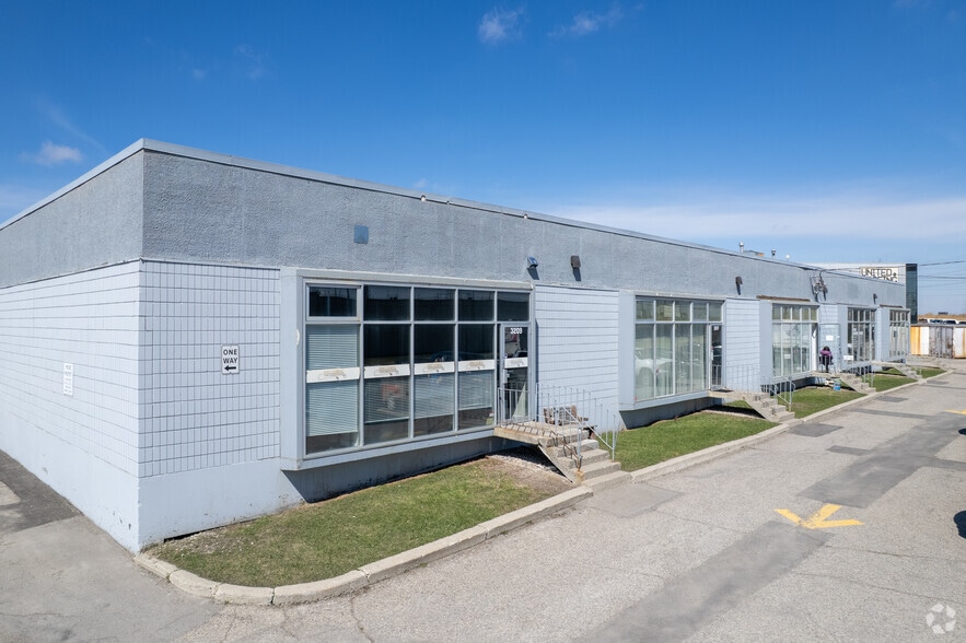 Primary Photo Of 3201-3209 9th St SE, Calgary Showroom For Lease