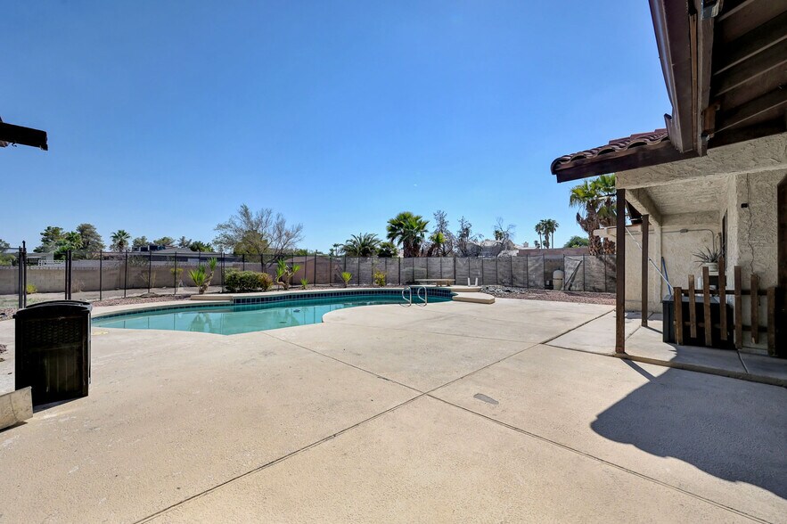 More Photos Of 6975 Obannon Dr, Las Vegas Office Residential For Lease